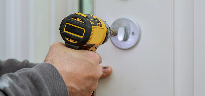 Street Locksmith For Smart Lock Repair in Hialeah, FL